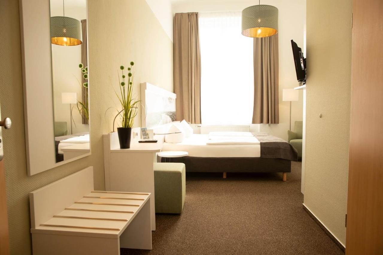 Hotel Am Schlosspark Гюстров Экстерьер фото