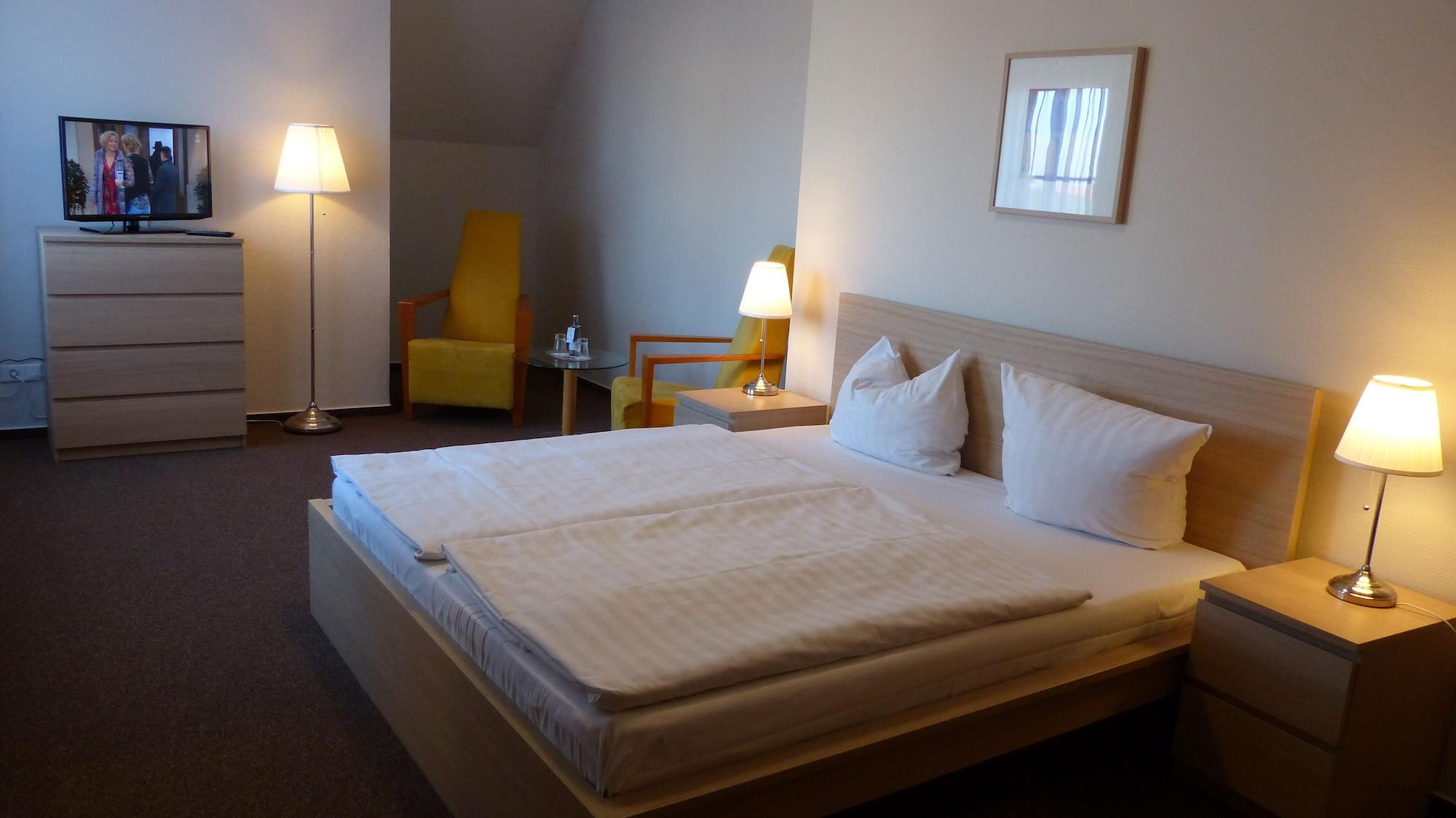 Hotel Am Schlosspark Гюстров Экстерьер фото