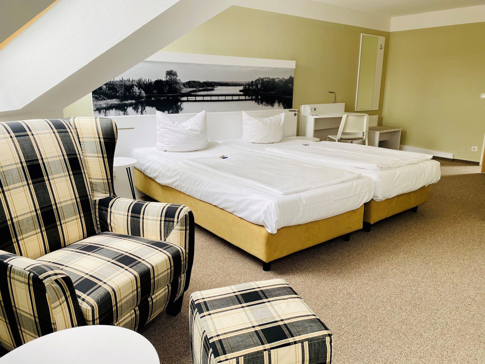 Hotel Am Schlosspark Гюстров Экстерьер фото