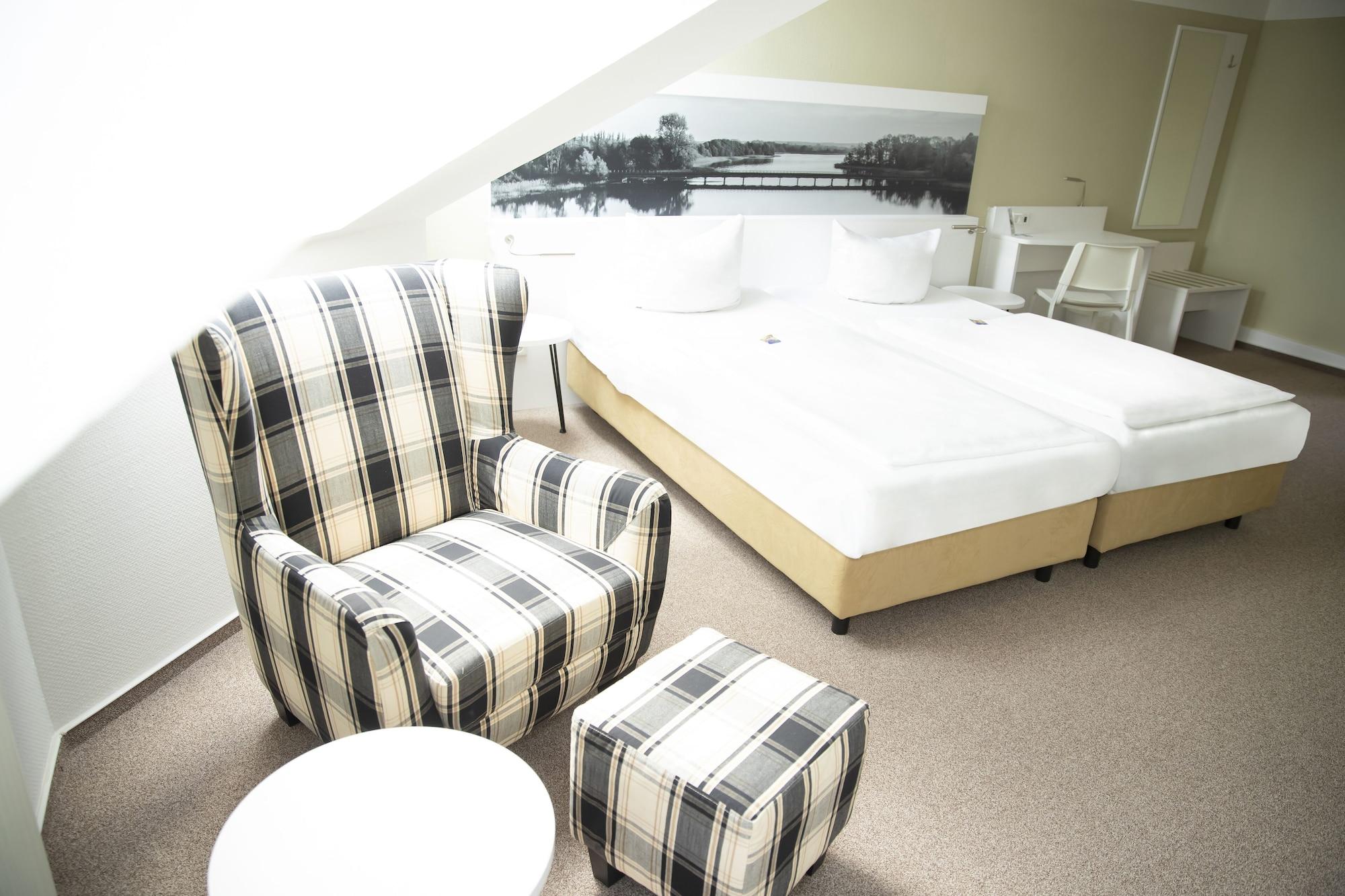 Hotel Am Schlosspark Гюстров Экстерьер фото