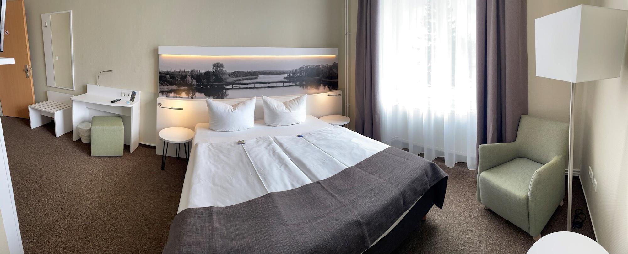 Hotel Am Schlosspark Гюстров Экстерьер фото