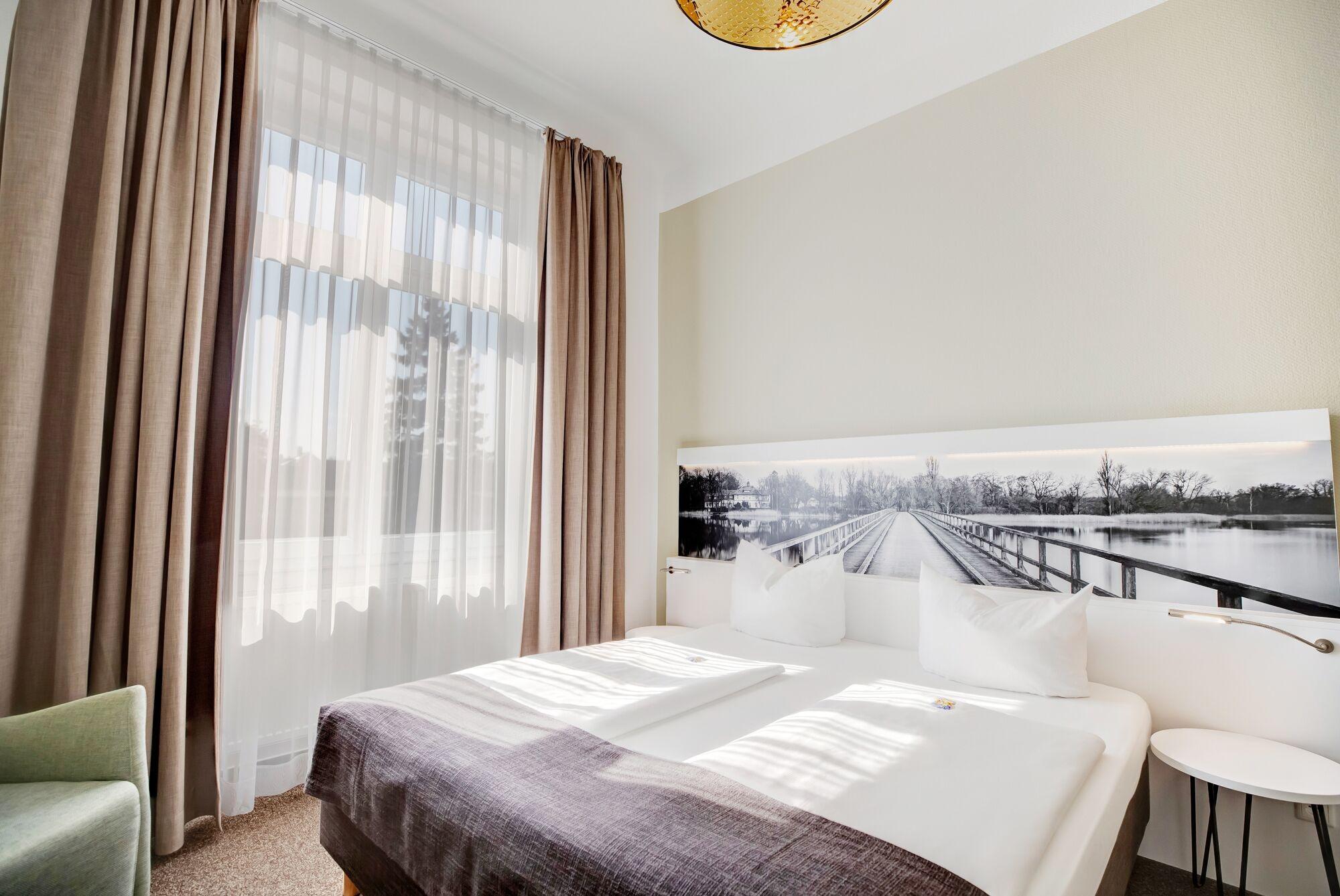 Hotel Am Schlosspark Гюстров Экстерьер фото