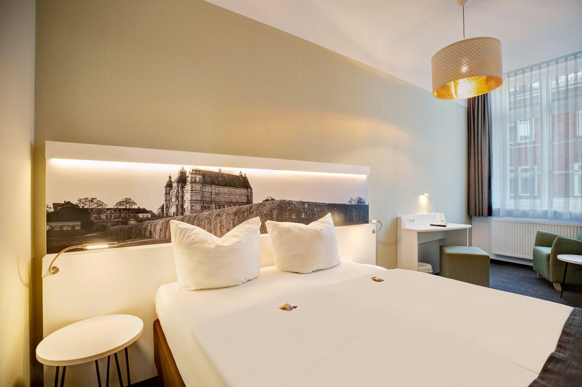 Hotel Am Schlosspark Гюстров Экстерьер фото