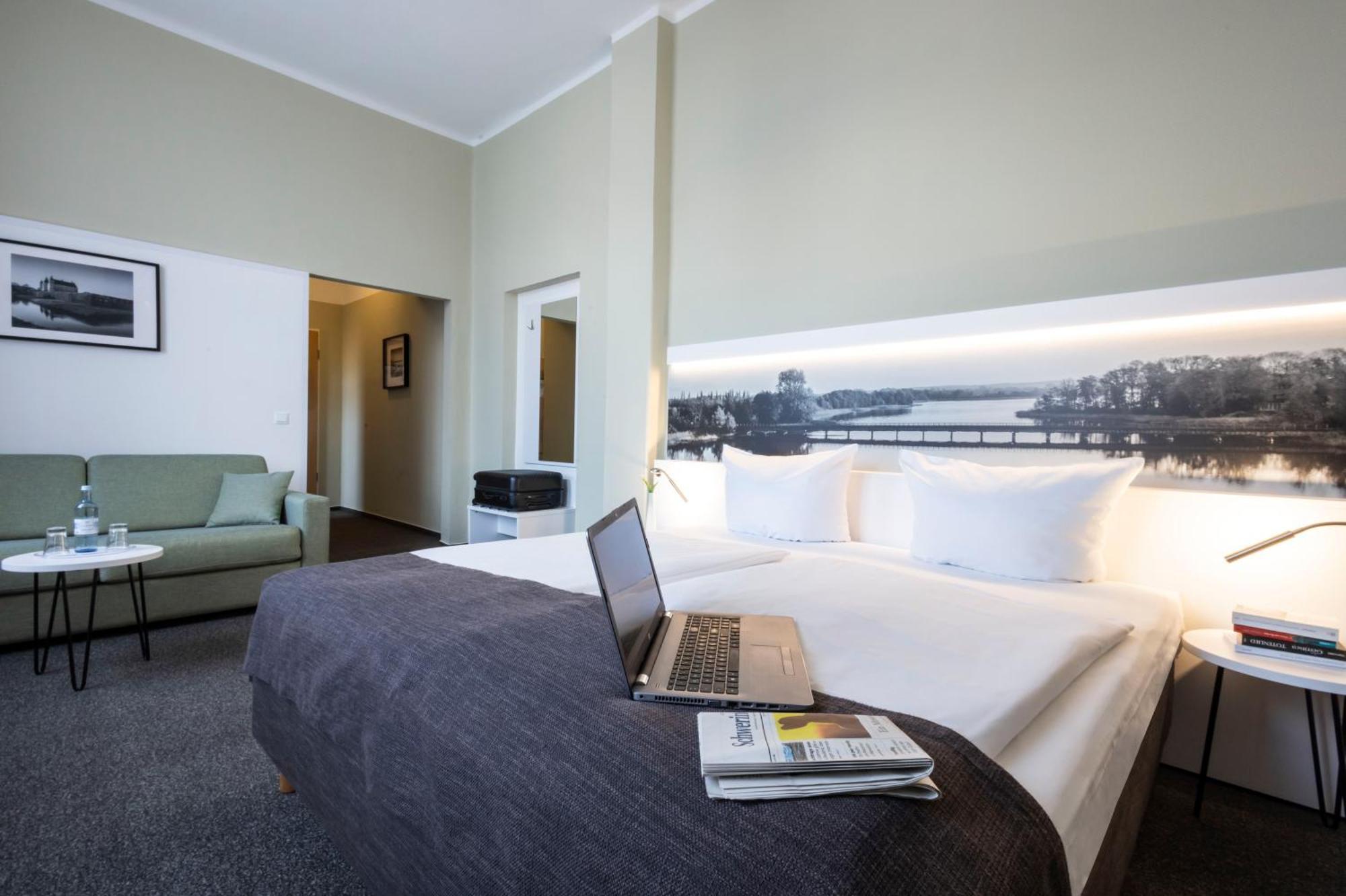 Hotel Am Schlosspark Гюстров Экстерьер фото